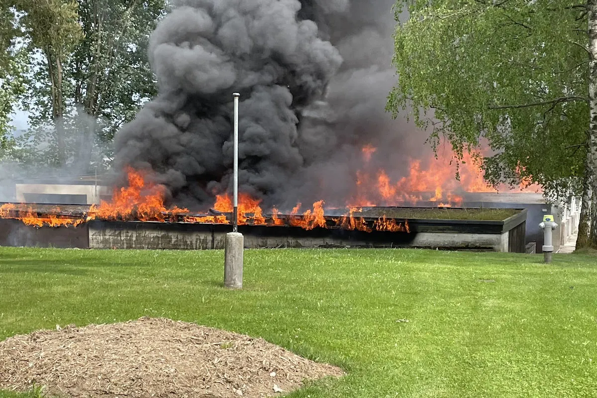 Dielsdorf ZH – Grossaufgebot bei Brand in Entsorgungsanlage