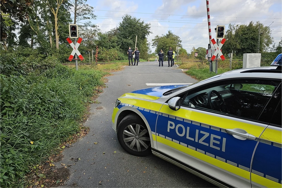 Bremen - Fahrradfahrer tödlich vom Zug erfasst 