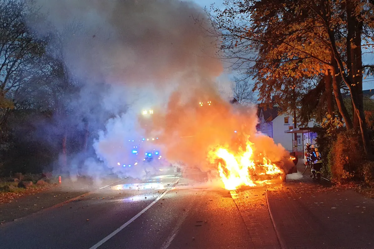 Königswinter – PKW brennt komplett aus