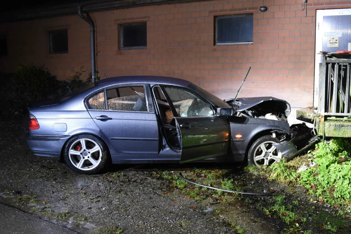 Unfall Wittenbach SG - 25-Jähriger setzt seinen BMW an die Wand!