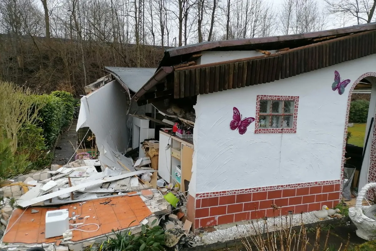 Essen - Verpuffung in Gartenlaube - eine Person schwer verletzt