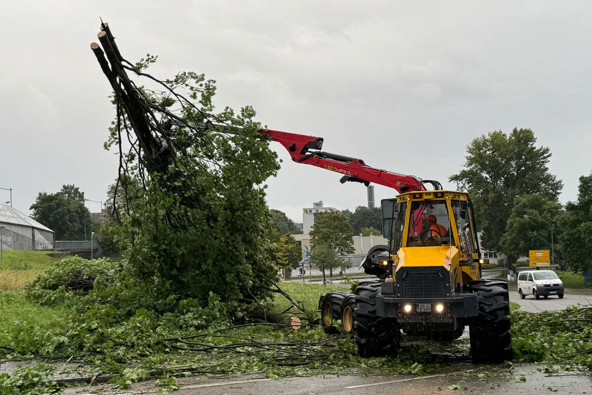 Offenburg BW – Unwetter verursacht überflutete Straßen und Sturmschäden
