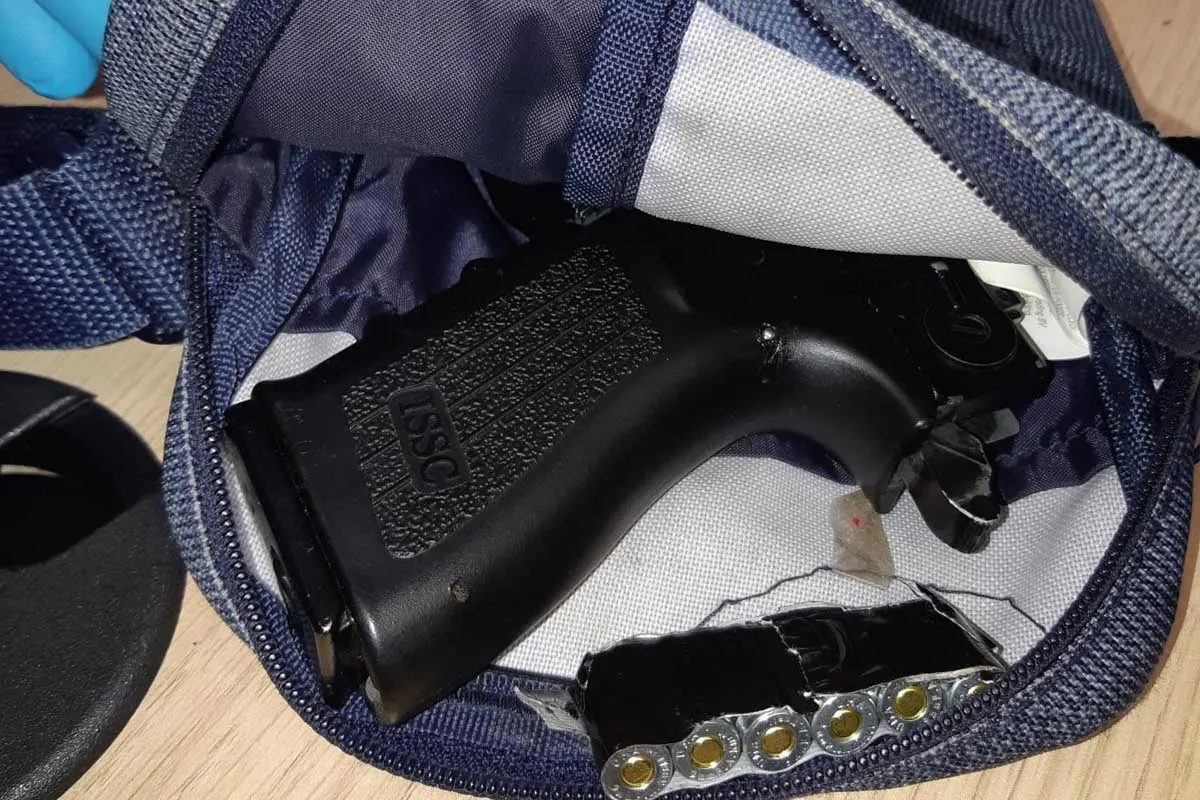 Mönchengladbach - Bundespolizei beschlagnahmt Waffen bei 16-Jährigen