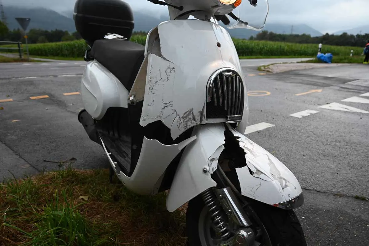 Bad Ragaz SG - 18-jährige Rollerfahrerin von LKW erfasst und einige Meter mitgeschleift