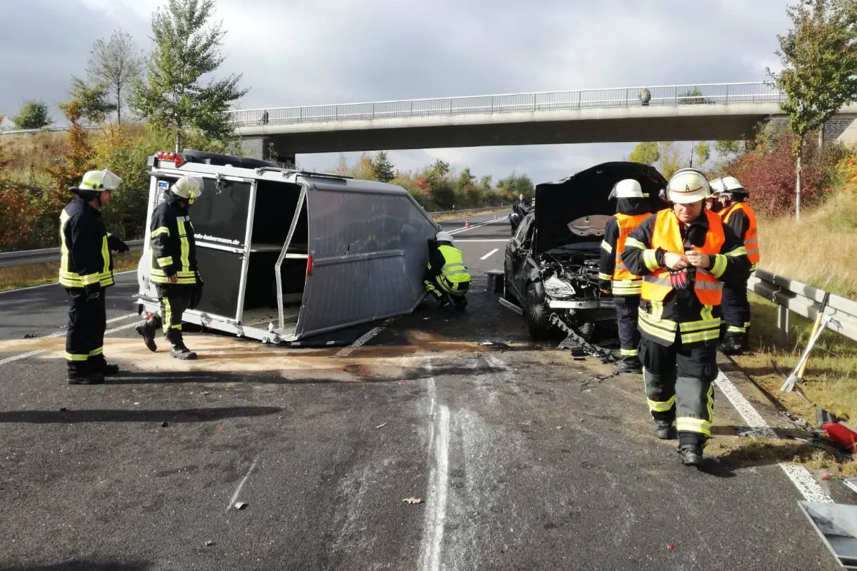 Feuerwehr befreit Pferd nach Verkehrsunfall