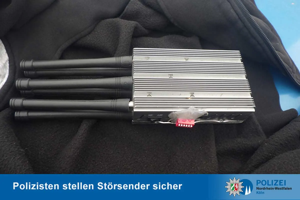 Köln - Autoknacker in Tatortnähe festgenommen