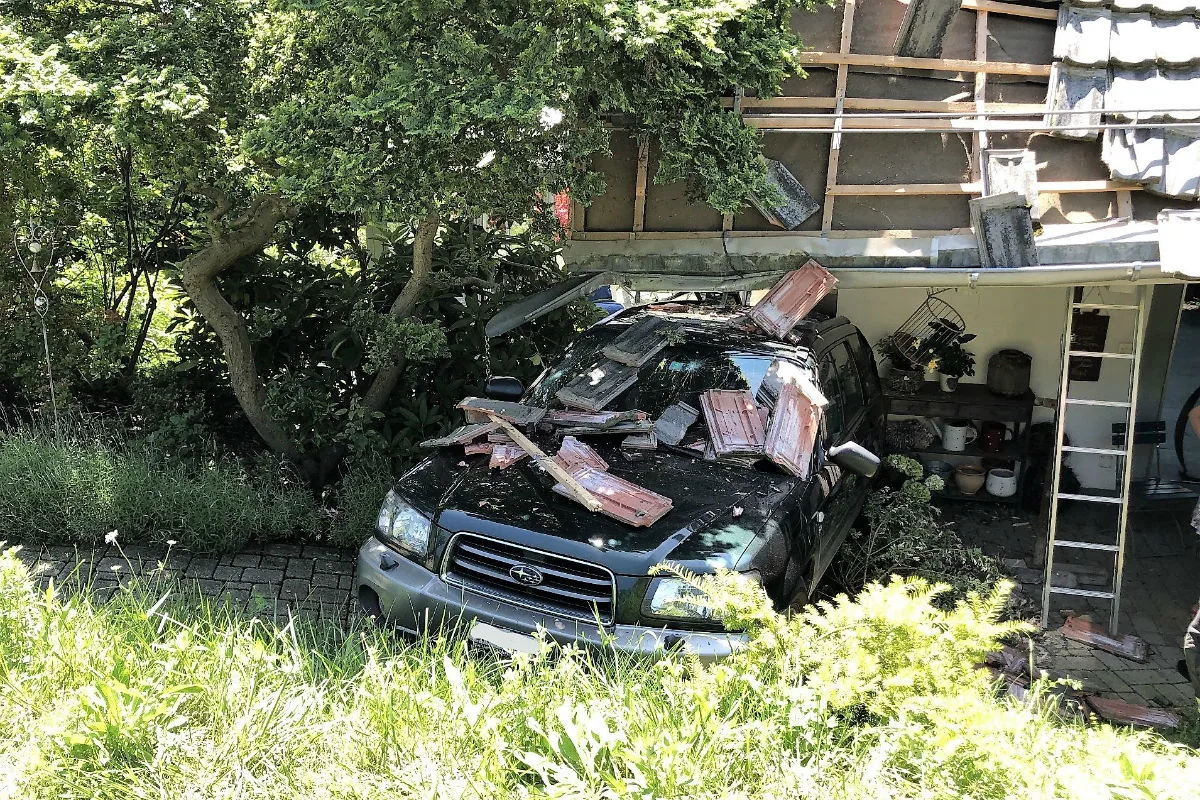 Buchberg SH -  Subaru einer 78-Jährigen rollt rückwärts in Hauswand