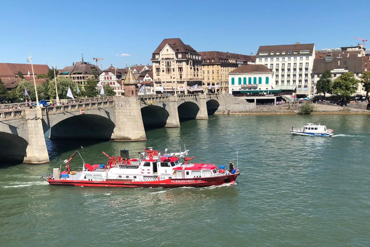 Basel - Wasserrettung im Rhein nach 60 Minuten wieder abgebrochen