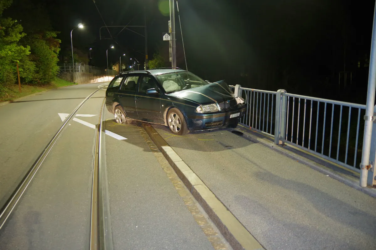 Chur GR - Autolenker stirbt bei Selbstunfall