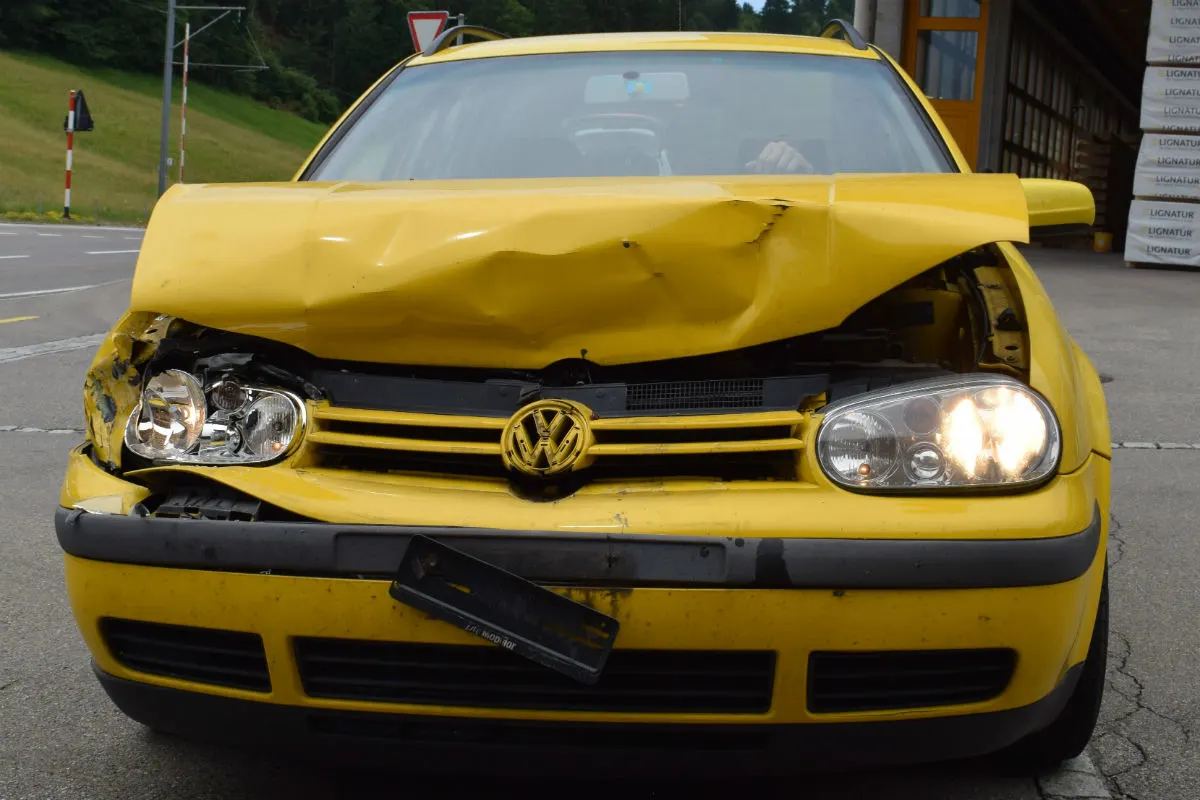 Waldstatt AR - Auffahrkollision zwischen zwei Autos
