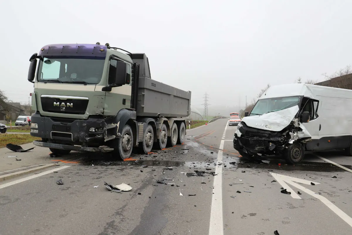 Cham ZG - Schutzengel als Beifahrer – total rücksichtslose Fahrzeuglenkende