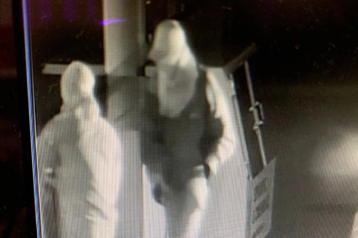 Embrach ZH - Mit gestohlenem Auto in Tankstellenshop gefahren und Tresor geklaut!