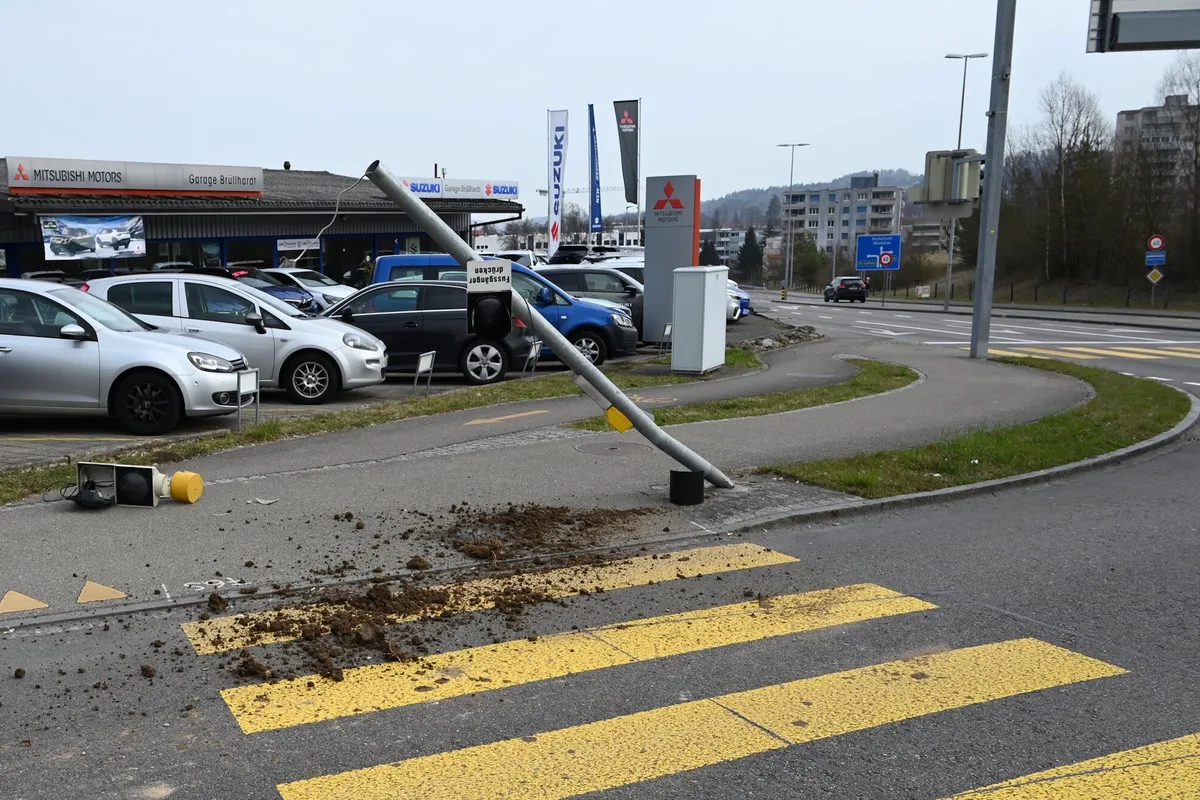 Niederuzwil SG – Fahrunfähiger Traktorfahrer verunfallt