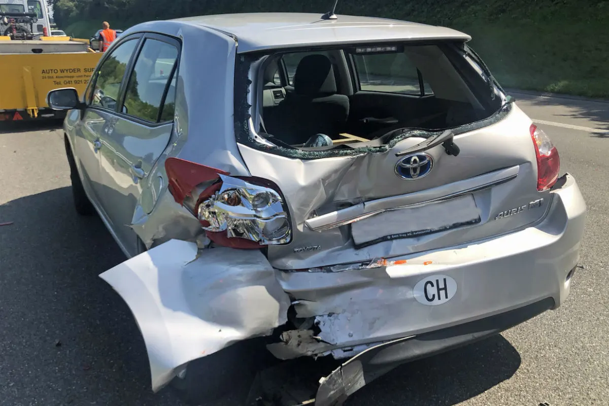 Rothenburg/Sempach LU - Polizei zeigt filmende Autofahrer nach Unfall an