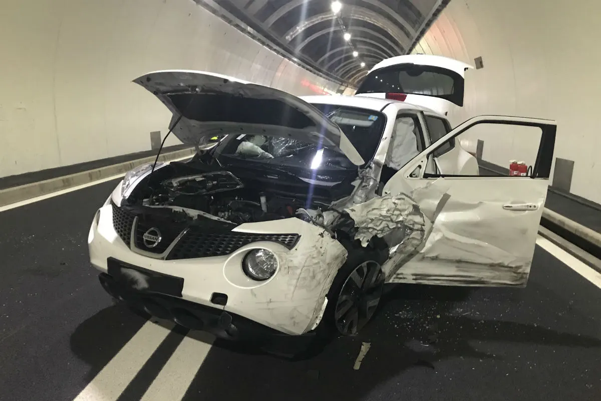Brunnen SZ - Zwei Verletzte nach Verkehrsunfall im Mositunnel
