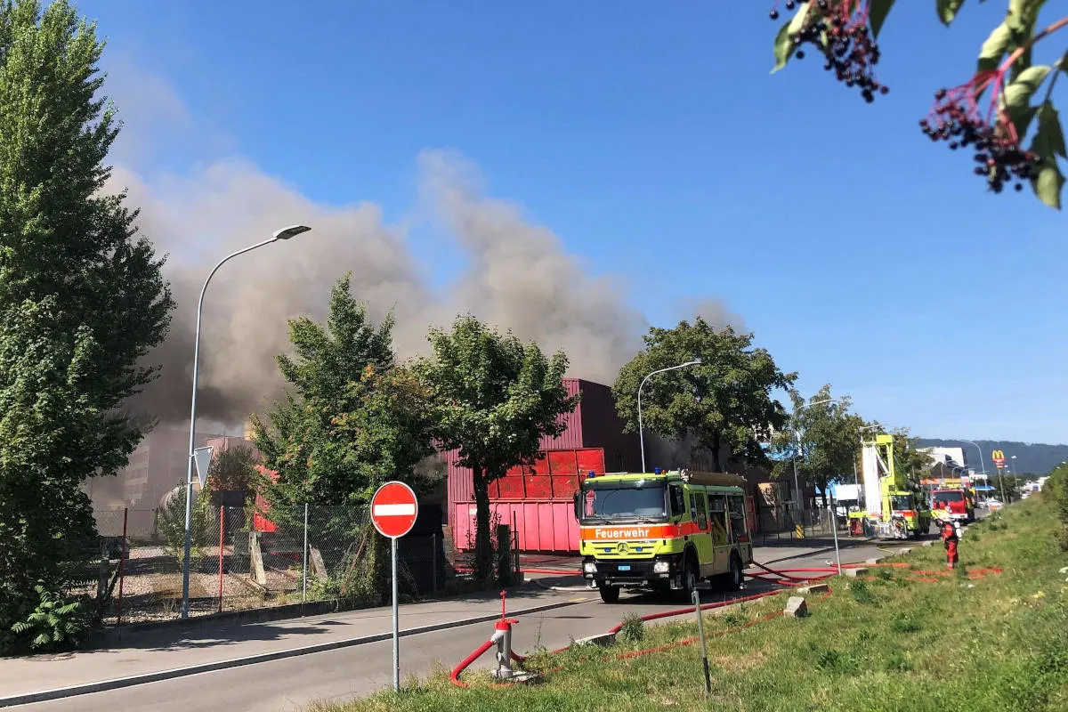 Schlieren ZH – Brand in Recyclingbetrieb