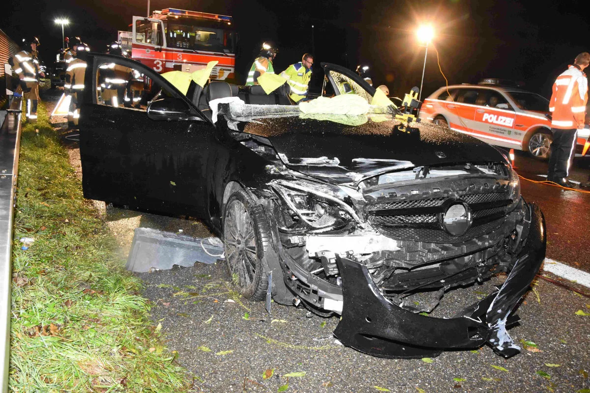 Henau SG - Junger Autofahrer baut Selbstunfall auf der Autobahn