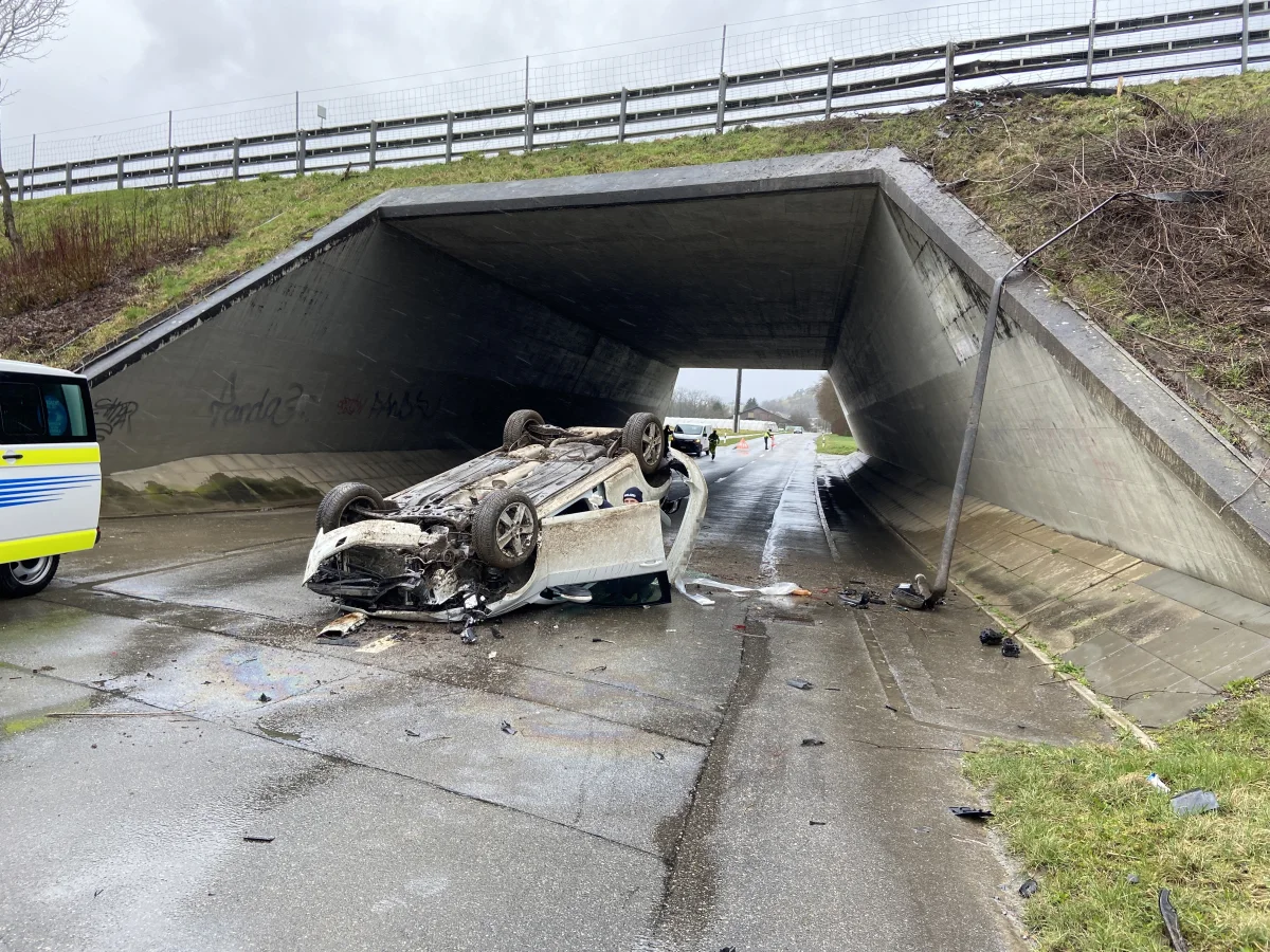 Birmenstorf AG: Nach Selbstunfall auf dem Dach gelandet