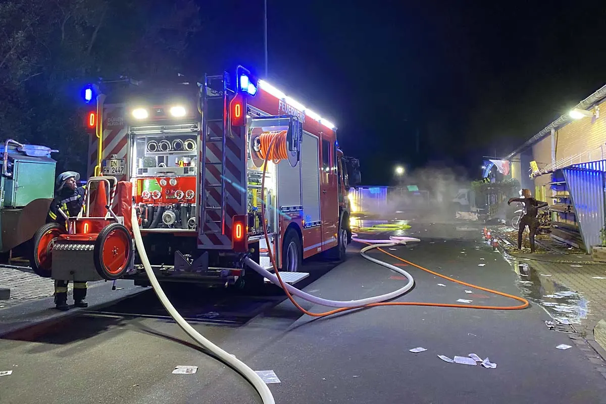 Düren - Mehrere Explosionen im Außengelände einer Ausbildungsstelle