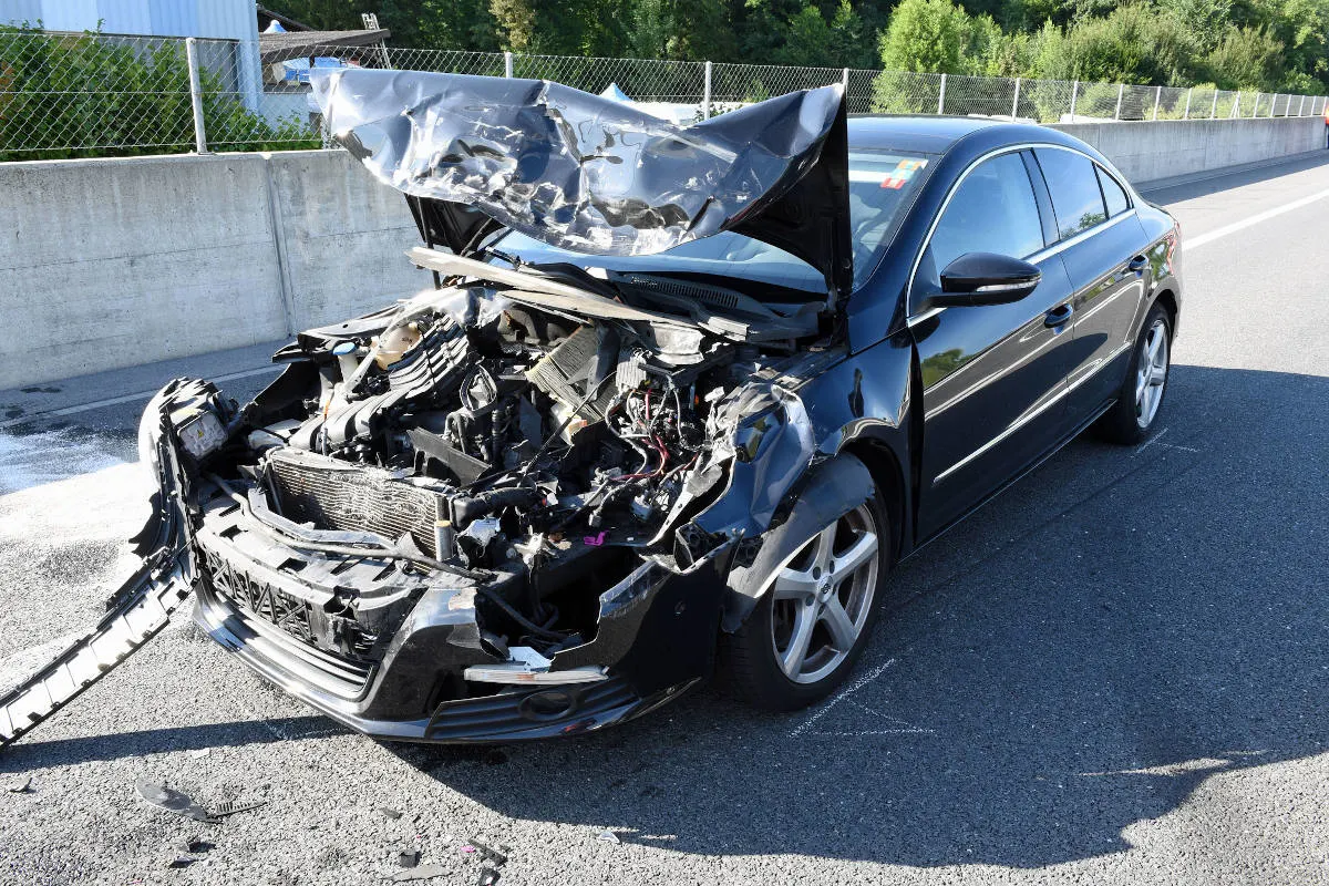 A14 Buchrain LU – Auffahrkollision bei der Autobahnausfahrt