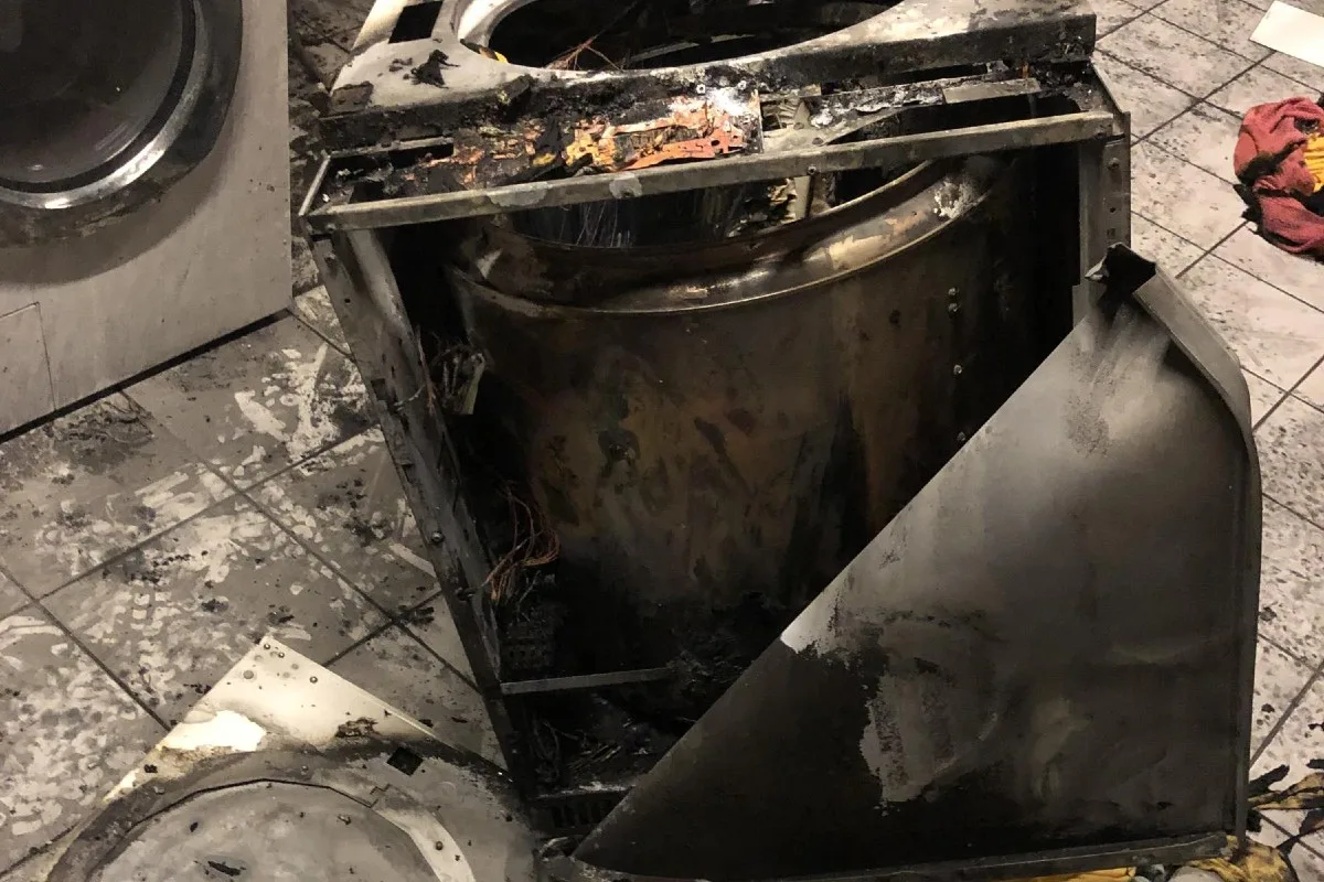 Feuerwehreinsatz in Arlesheim BL - Tumbler gerät in Brand - erheblicher Sachschaden ist entstanden