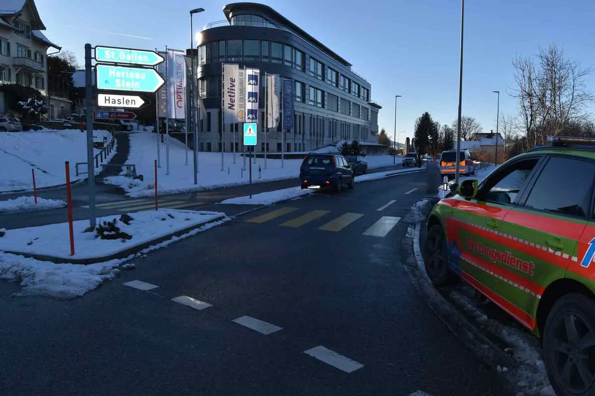 Teufen AR – Kollision zwischen Auto und Fussgängerin