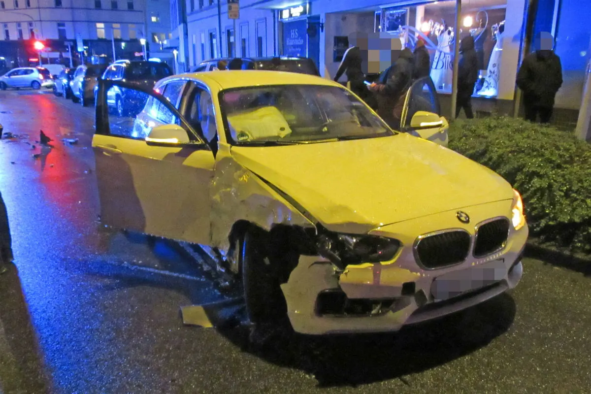 Hilden - Verkehrsunfall verursacht hohen Sachschaden 