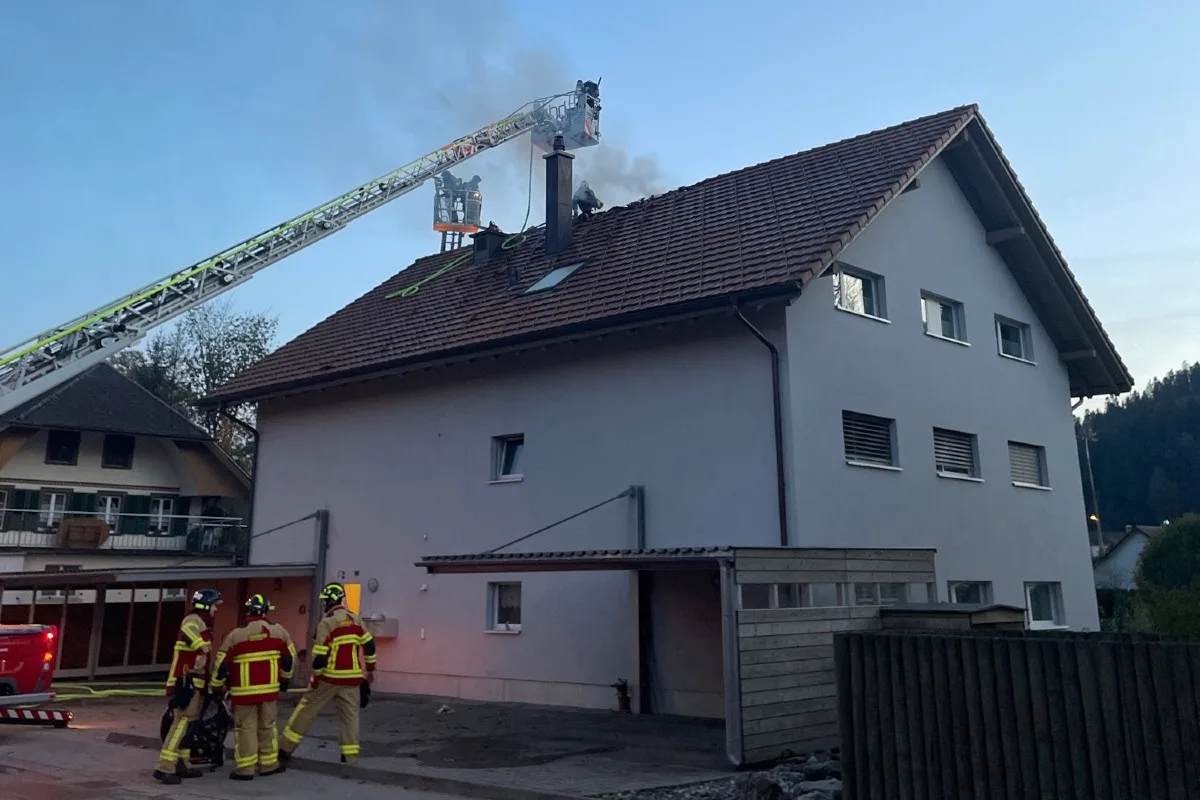 Zollbrück BE - Funkenflug löste den Brand aus