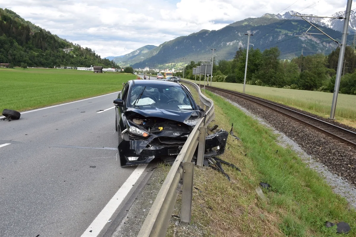 Ilanz GR - Frontalkollision zwischen zwei Autos