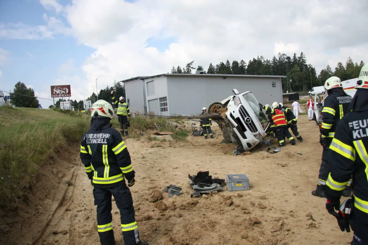Bezirk Rohrbach – Mit Kleinbus überschlagen