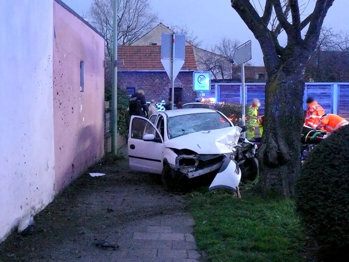 Düren – 15-Jähriger verursacht Autounfall – unter Alkohol- und Drogeneinfluss
