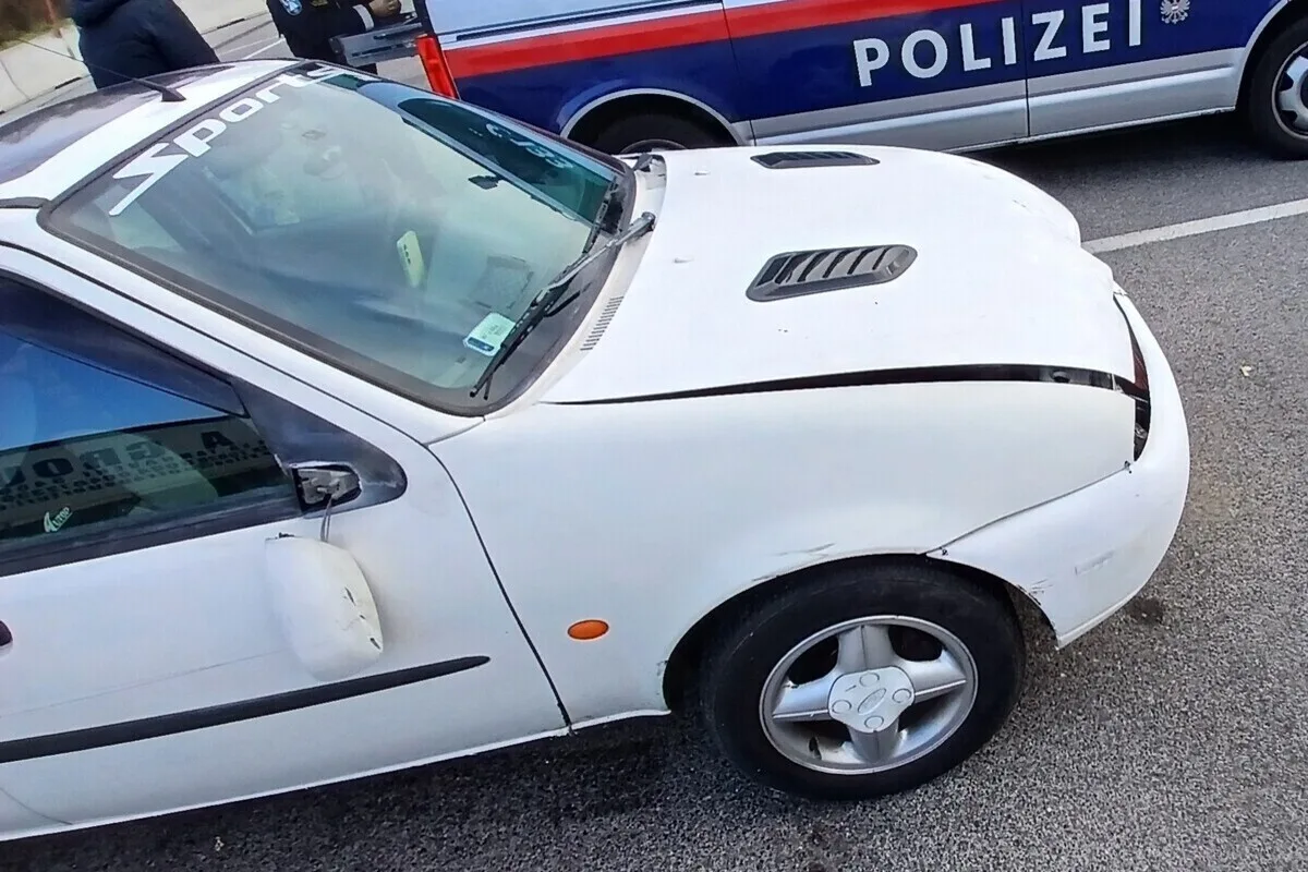 Alland – Mann mehrfach alkoholisiert und mit kaputtem Auto von der Polizei erwischt