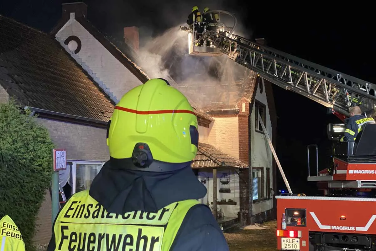  Weeze -  Wohnungsbrand mit Menschenleben in Gefahr