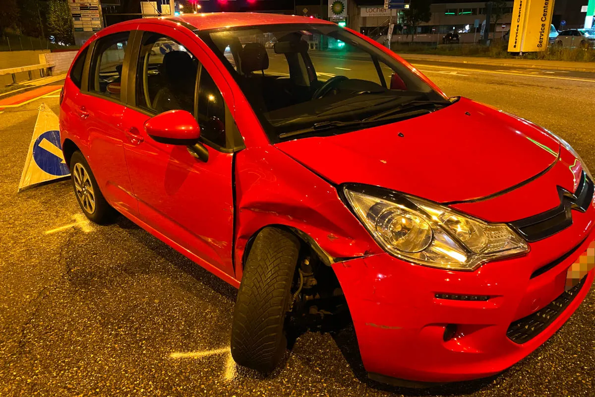 Stadt St. Gallen – Lichtsignal missachtet und mit Auto kollidiert