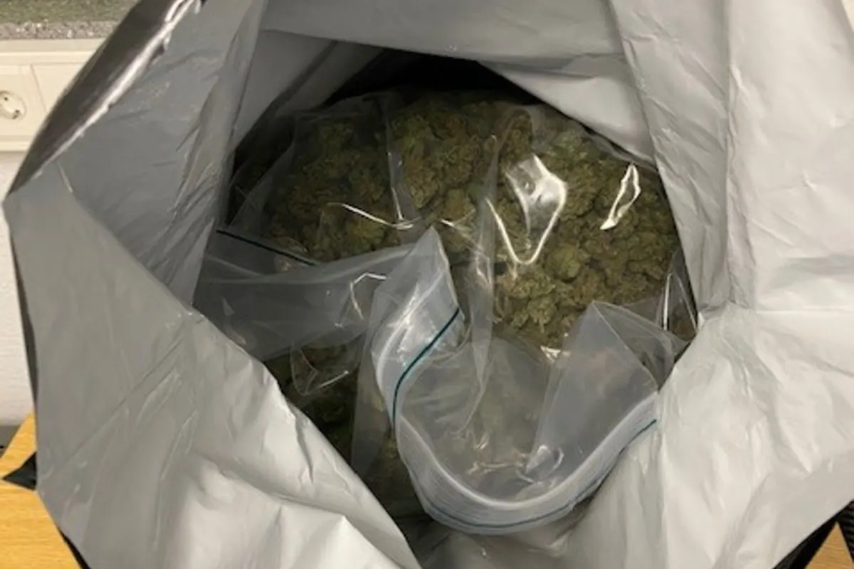 Alpen – Marihuana im Wert von 34.650 EUR auf dem Rastplatz entdeckt