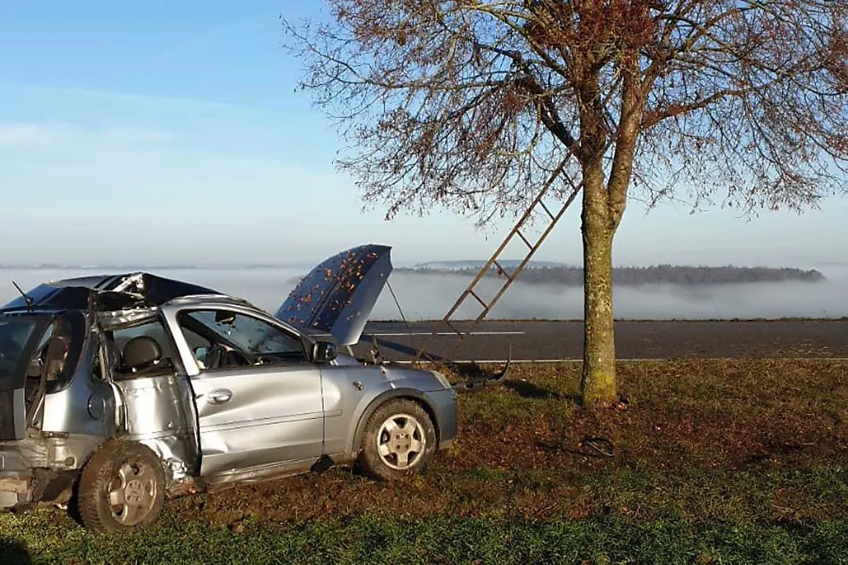 Tragischer Unfall in Nünschweiler - Junge PKW-Fahrerin lebensgefährlich verletzt