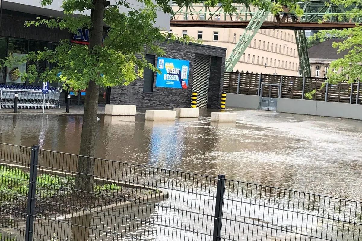 Hilfeleistungen in Bochum und Wuppertal dauern an