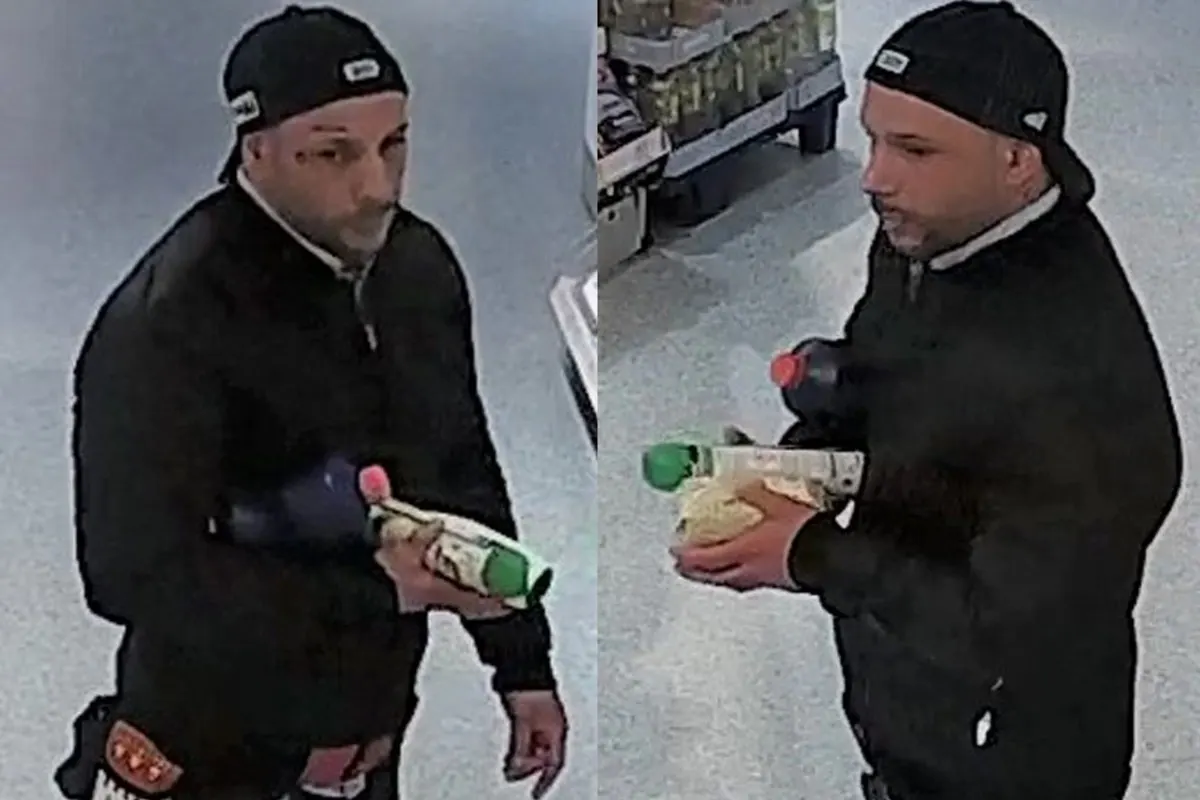 Köln - Angestellte in Drogeriemarkt mit Messer bedroht und ausgeraubt