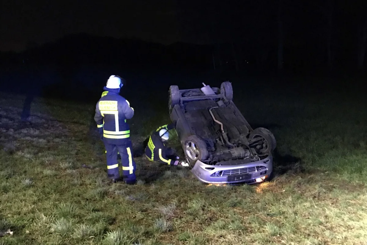 Gladbeck - Zwei Autos landen nach Unfall neben der Strasse!