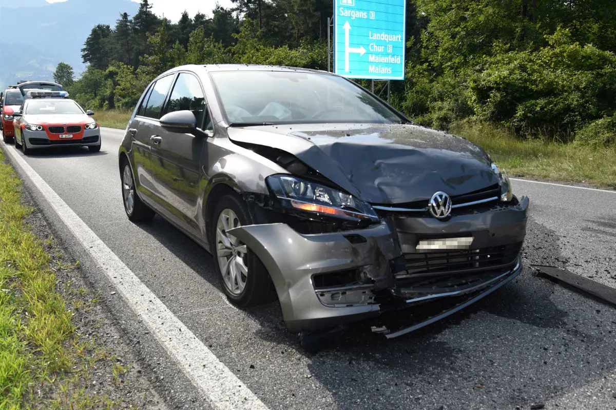 Landquart GR - Verletzter nach heftigem Auffahrunfall