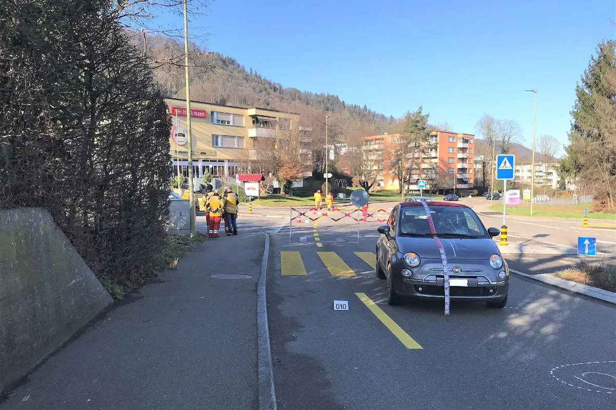 Adliswil ZH - Verkehrsunfall fordert eine verletzte Person