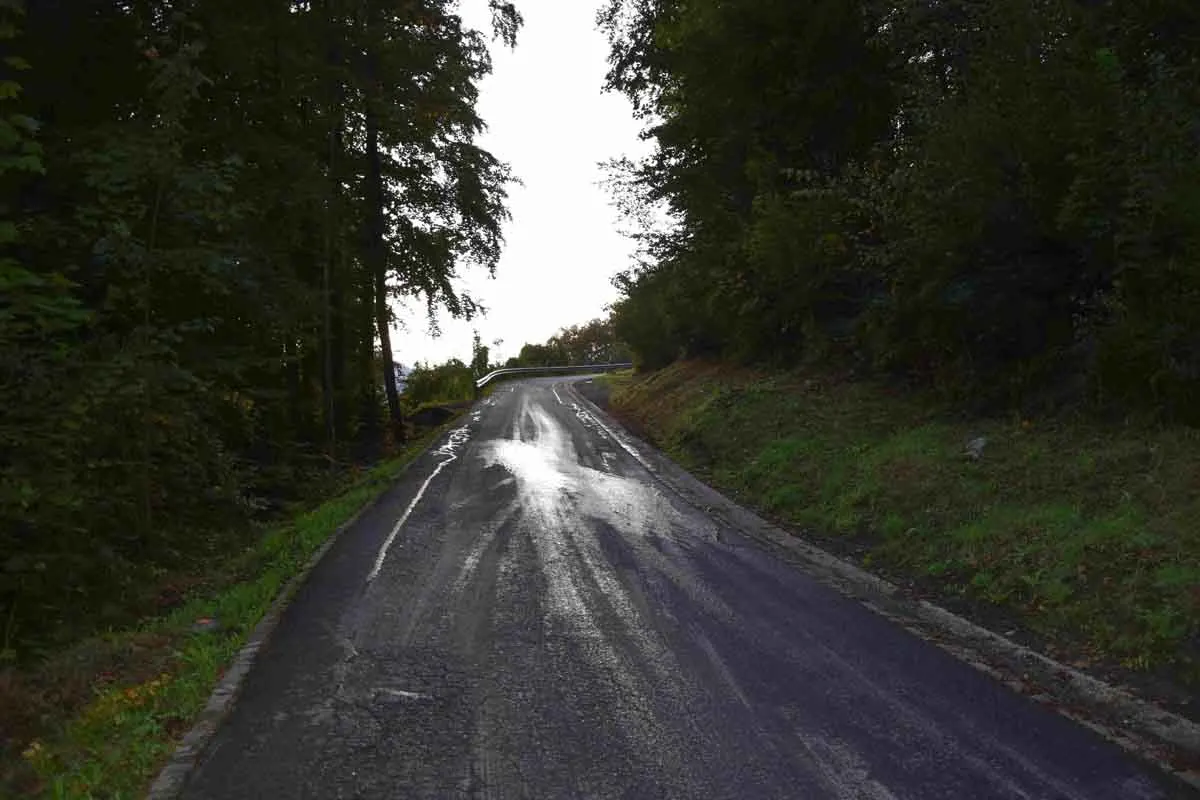 Eine verletzte Person in Walenstadtberg SG - Frontalkollision zwischen zwei Autos