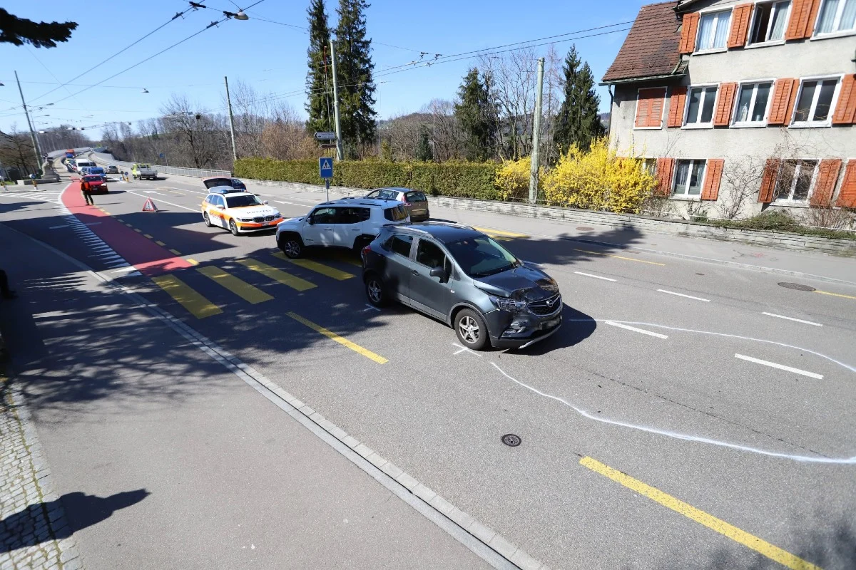 St.Gallen - Zwei Autos kollidieren miteinander
