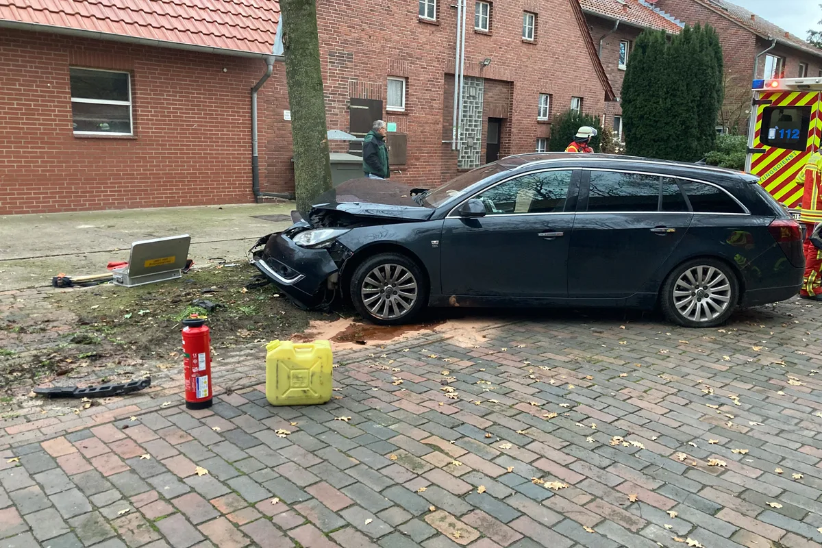 Minden NW – Autofahrer bei Unfall in Minderheide lebensgefährlich verletzt
