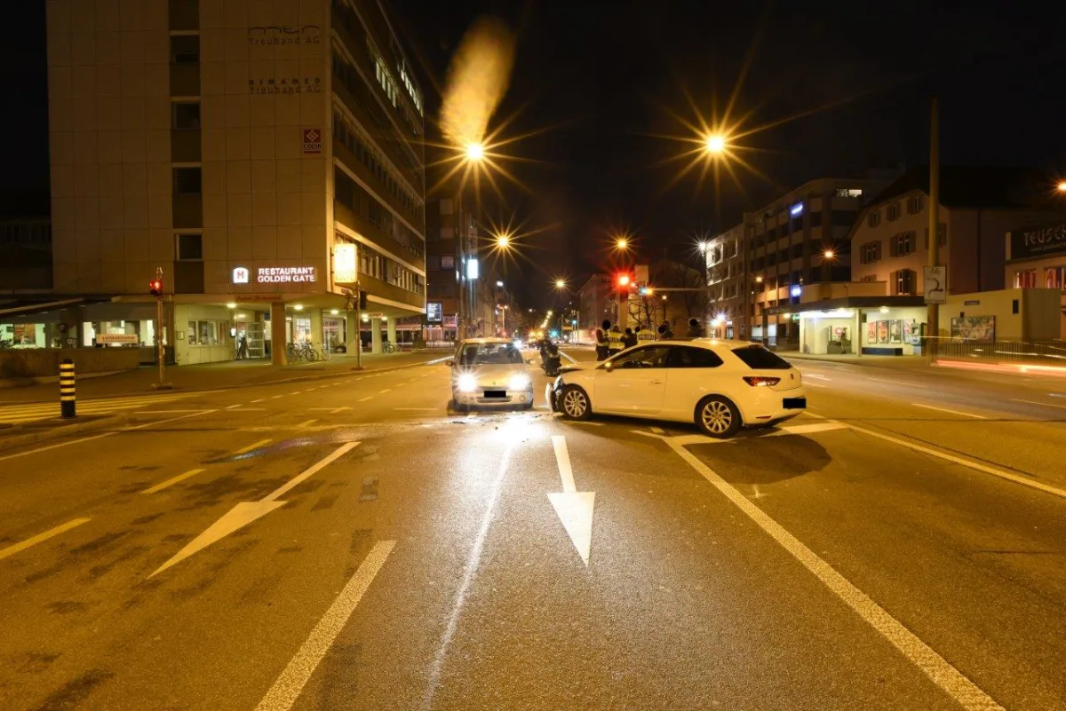 Basel BS - Verkehrsbehinderungen wegen Verkehrsunfall im Steinengraben