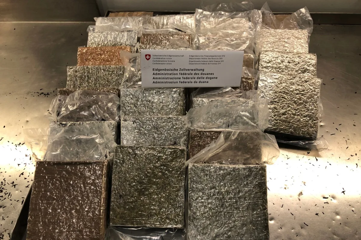 Flughafen Zürich - 83 Kilo Marihuana auf dem Weg nach Wien abgefangen