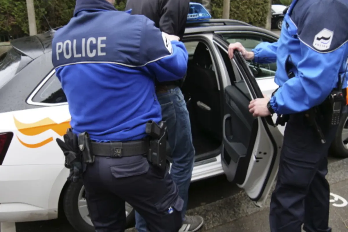 Le Pâquier-Montbarry FR - Polizei nimmt zwei mutmassliche Diebe fest