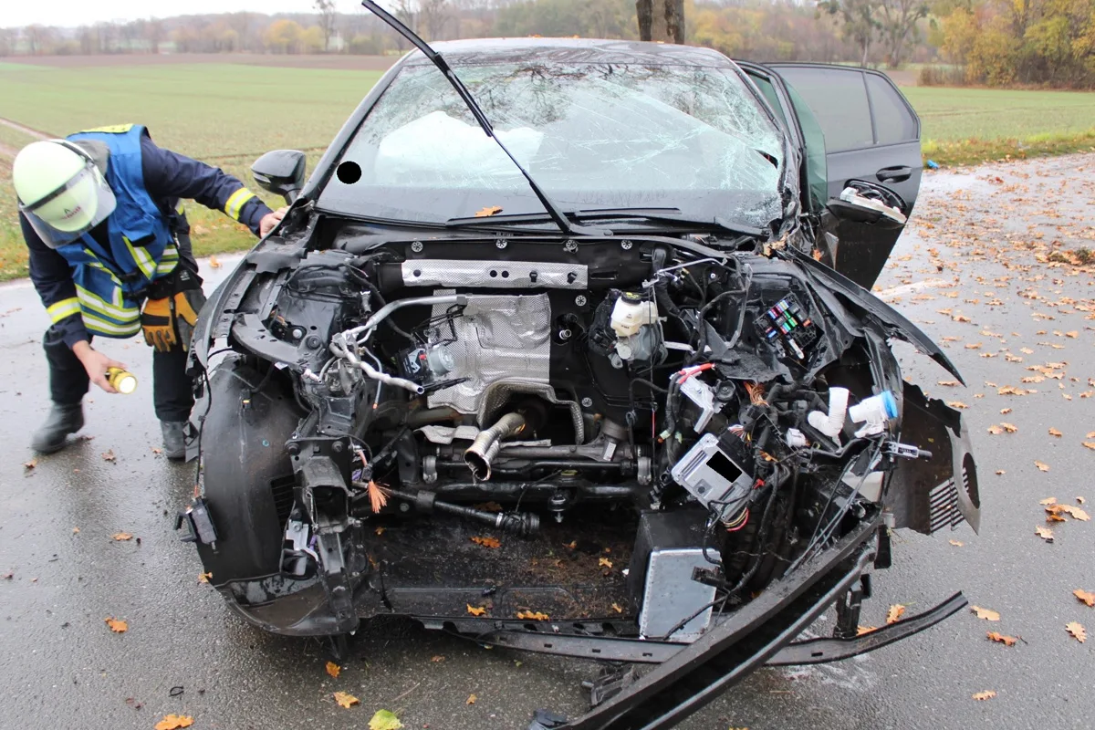 Porta Westfalica NW – Motorblock bei  Alleinunfall herausgerissen