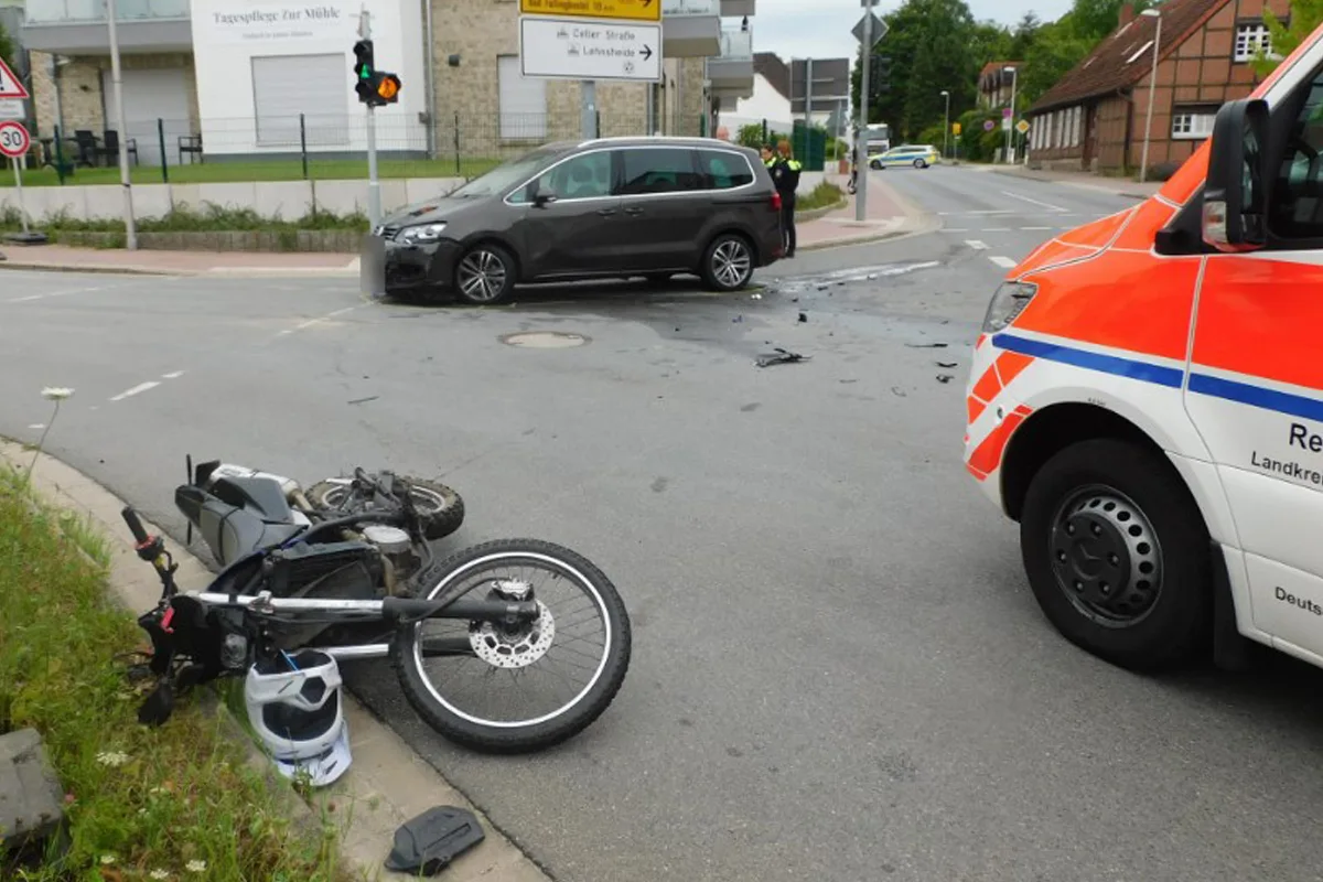 Visselhövede NI – 17-jähriger Motorradfahrer bei Unfall lebensgefährlich verletzt