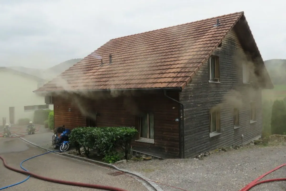 Wölflinswil AG - Brandausbruch in Wohnliegenschaft